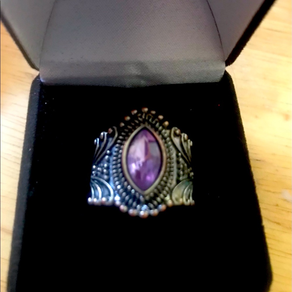 Beautiful purple stone ring, sz 6.5